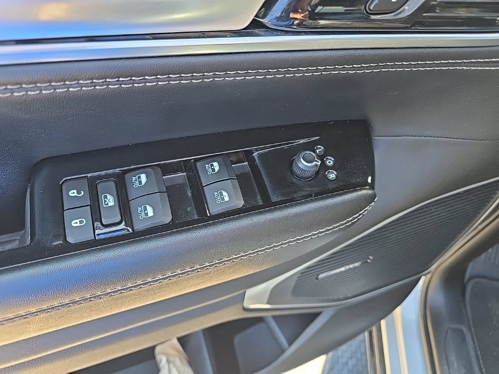 Used 2024 Jeep Wagoneer Series II AWD/4WD image 6