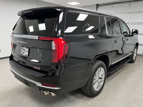 Used 2025 GMC Yukon XL Denali AWD/4WD image 10