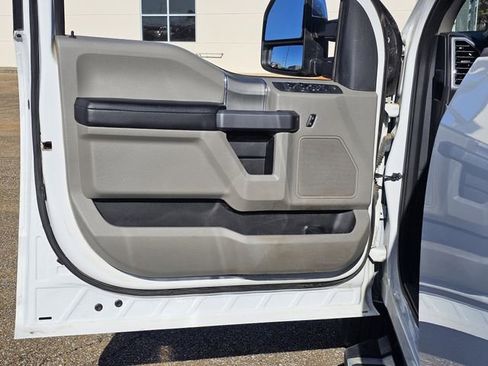 Certified 2022 Ford F250 XLT w/ XLT Premium Package image 13