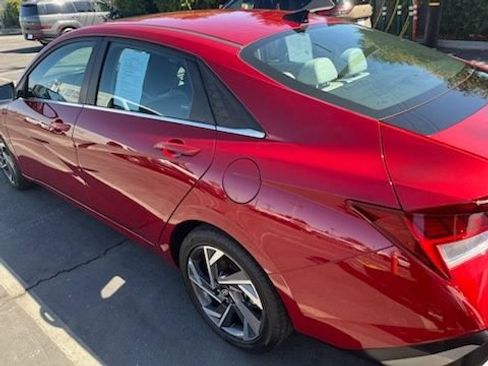Used 2025 Hyundai Elantra Limited FWD image 4