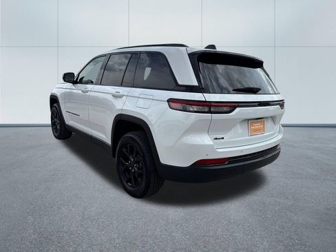 Certified 2025 Jeep Grand Cherokee Altitude AWD/4WD image 3
