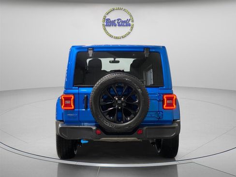 Used 2023 Jeep Wrangler Unlimited Sahara w/ Cold Weather Group AWD/4WD image 4