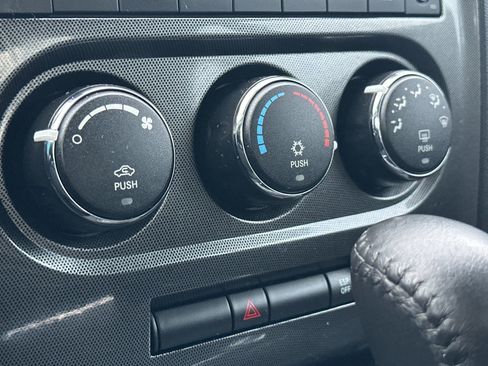 Used 2009 Dodge Challenger R/T image 18