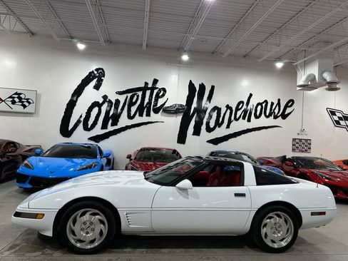 Used 1995 Chevrolet Corvette Coupe RWD image 2