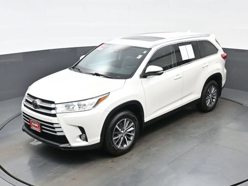 Used 2019 Toyota Highlander XLE AWD/4WD image 38