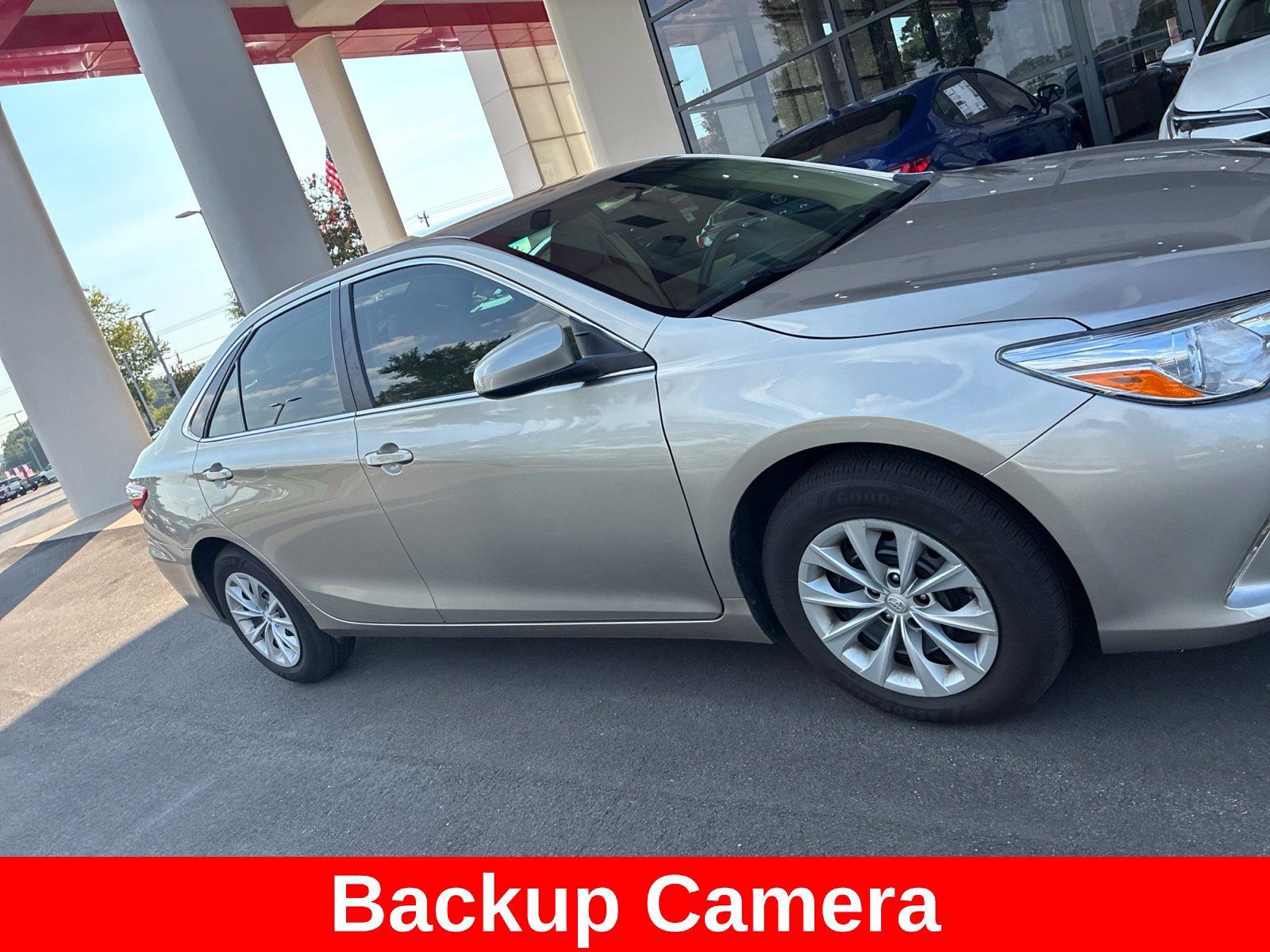 Used 2017 Toyota Camry LE FWD image 2