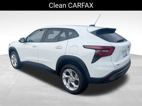 Used 2024 Chevrolet Trax LS w/ LS Convenience Package FWD image 6