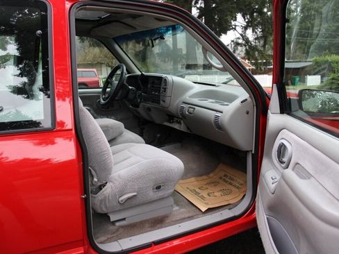 Used 1995 Chevrolet Silverado 1500 2dr K1500 Cheyenne 4X4 image 14