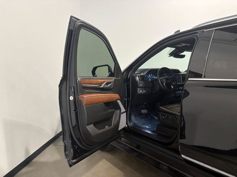 Used 2023 GMC Yukon Denali Ultimate AWD/4WD image 14