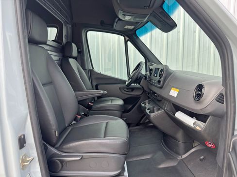 Used 2023 Mercedes-Benz Sprinter 2500 w/ Acoustic Package image 15