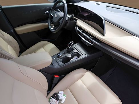 Certified 2024 Cadillac XT4 Luxury FWD image 26