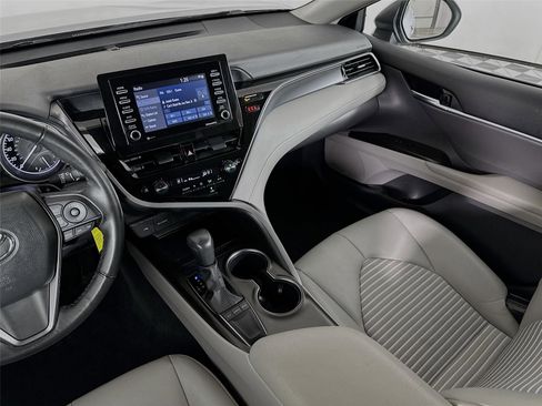 Used 2024 Toyota Camry SE image 28