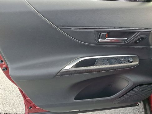 Certified 2022 Toyota Venza XLE image 13