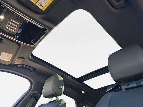 New 2026 Land Rover Range Rover Velar S image 30