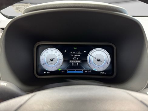 Used 2023 Hyundai Kona Limited w/ Cargo Package FWD image 9