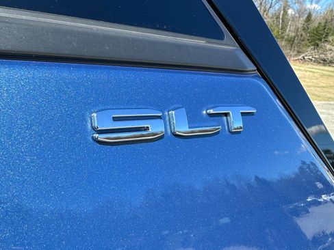 Used 2024 GMC Terrain SLT AWD/4WD image 29