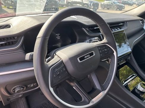 Used 2024 Jeep Grand Cherokee L Laredo image 8
