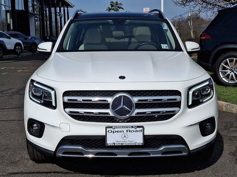 Used 2021 Mercedes-Benz GLB 250 4MATIC image 2