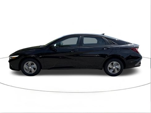 New 2026 Hyundai Elantra SE FWD image 6