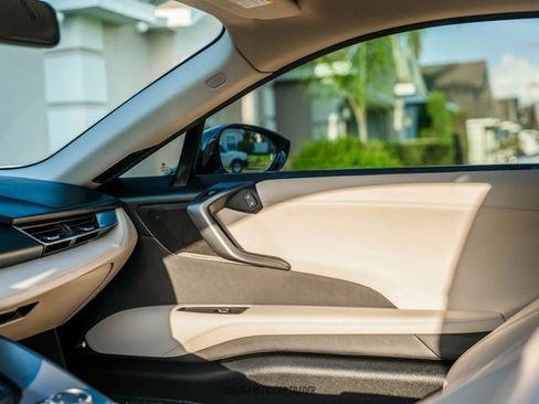 Used 2016 BMW i8 image 32