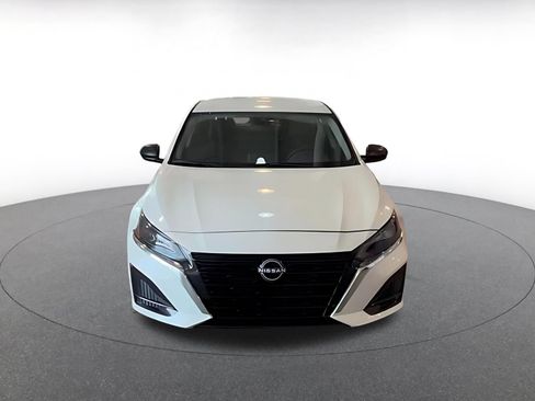Used 2025 Nissan Altima 2.5 SV FWD image 4