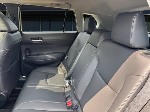 Used 2023 Toyota Corolla Cross XLE w/ Convenience Package AWD/4WD image 16