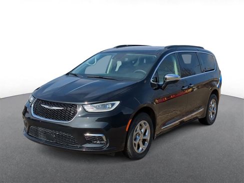 Used 2023 Chrysler Pacifica Limited image 4