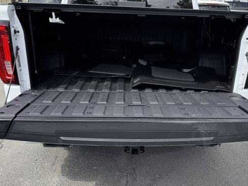 Used 2023 GMC Sierra 1500 Denali w/ Technology Package AWD/4WD image 8