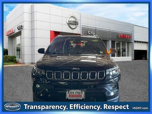 Used 2023 Jeep Compass Latitude AWD/4WD image 2