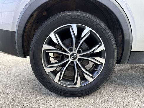 Used 2018 INFINITI QX30 Premium w/ Cargo Package image 41