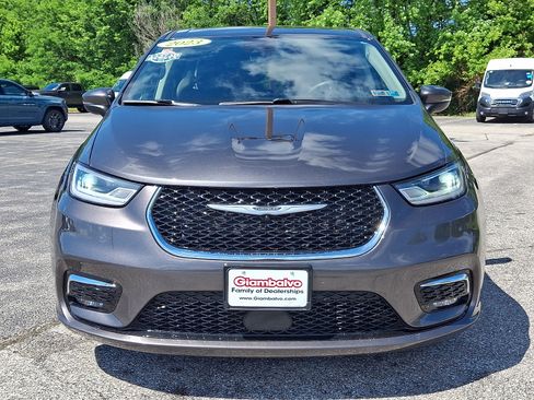Certified 2023 Chrysler Pacifica Touring-L FWD image 3
