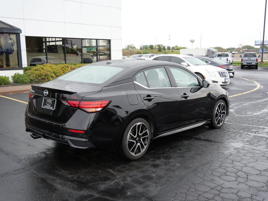 Used 2025 Nissan Sentra SR FWD image 9