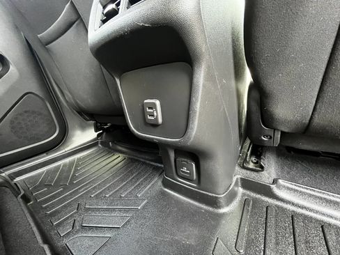 Used 2021 Chevrolet Equinox LT FWD image 13