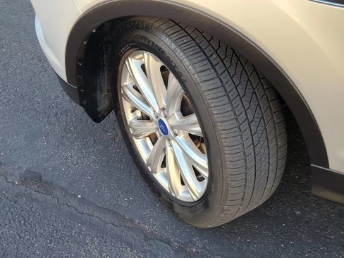 Used 2017 Ford Escape Titanium AWD/4WD image 6