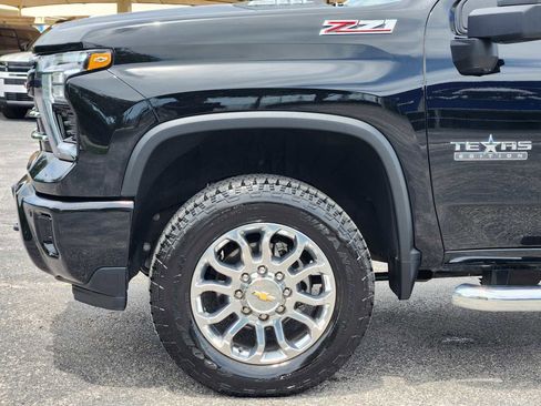 Certified 2025 Chevrolet Silverado 2500 LT w/ Z71 Chrome Sport Edition AWD/4WD image 8
