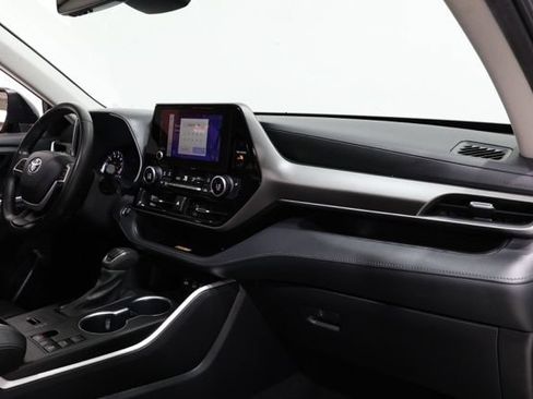 Used 2023 Toyota Highlander XLE FWD image 14