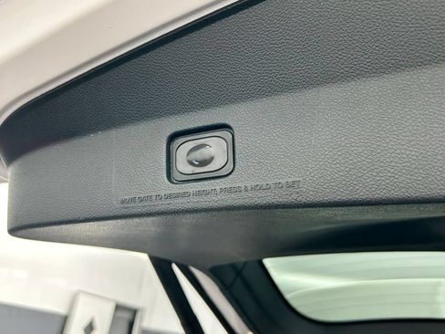 Used 2018 Ford Explorer XLT w/ Equipment Group 202A FWD image 41