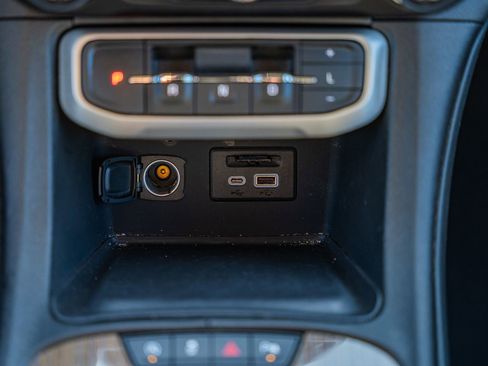 Used 2023 GMC Acadia SLE w/ Driver Convenience Package image 29