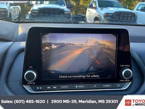 Used 2023 Nissan Rogue SV image 15