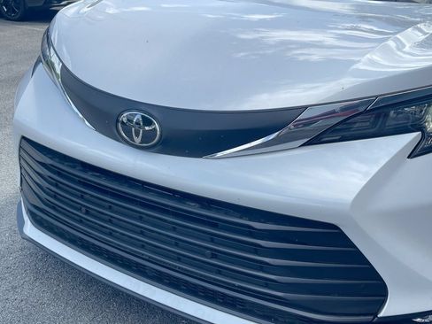Used 2026 Toyota Sienna XLE FWD image 19