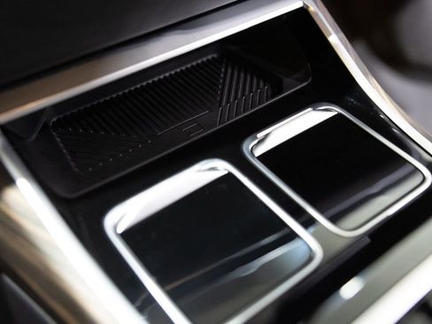 Used 2025 BMW i7 xDrive60 image 32