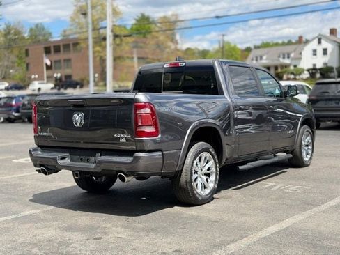 Used 2022 RAM 1500 Laramie AWD/4WD image 9