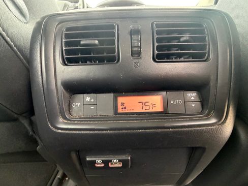 Used 2020 Nissan Pathfinder SV AWD/4WD image 18