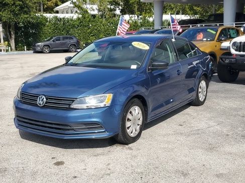 Used 2016 Volkswagen Jetta S image 3