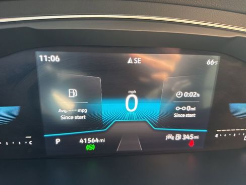 Used 2023 Volkswagen Tiguan SE R-Line image 10