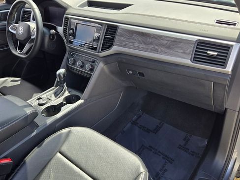 Used 2022 Volkswagen Atlas Cross Sport SE image 18