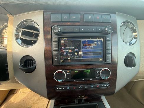 Used 2013 Ford Expedition XLT image 17