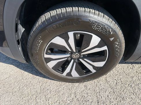 Used 2024 Volkswagen Atlas SE FWD image 11