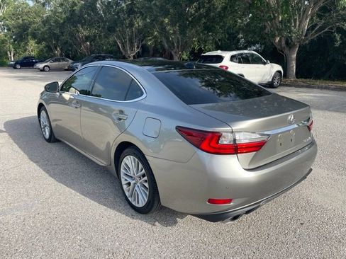 Used 2017 Lexus ES 350 w/ Ultra Luxury Package FWD image 4
