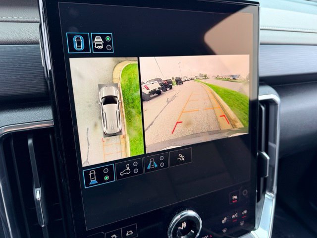 Certified 2026 GMC Acadia Elevation w/ Elevation Premium Package AWD/4WD image 12